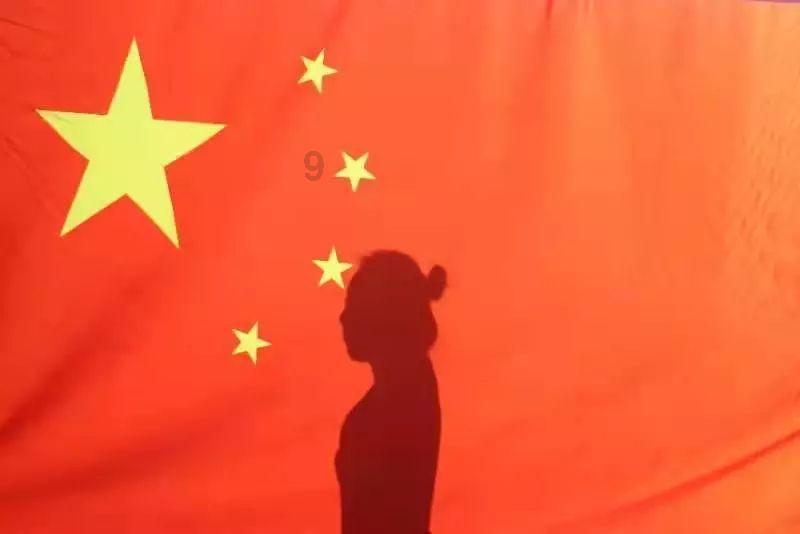 阿曼达·塞弗里德：声色俱佳，优雅激情交融，人间水蜜桃般迷人。